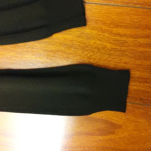 BURBERRY💥Nwot💥Black V-neck Sweater - Picture 5 of 7